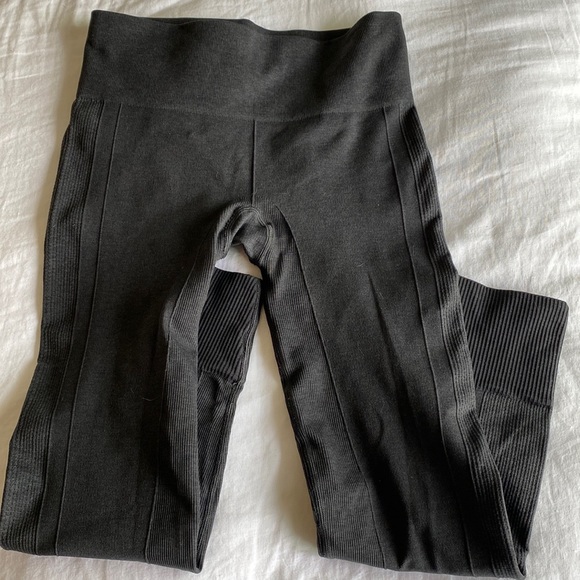 Lululemon ribbed compression leggings - Picture 1 of 5